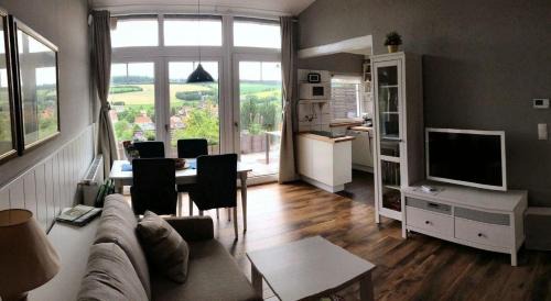 Husen Casa | Modern ausgestattetes Ferienhaus mit möblierter Südhang-Terrasse im Altenautal