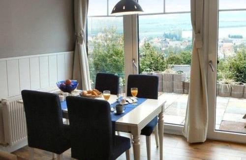 Husen Casa | Modern ausgestattetes Ferienhaus mit möblierter Südhang-Terrasse im Altenautal