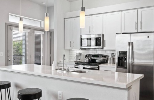 Montopolis Apartamento | Modern Austin 2BR 2B Unit with Pool,Parking & WiFi