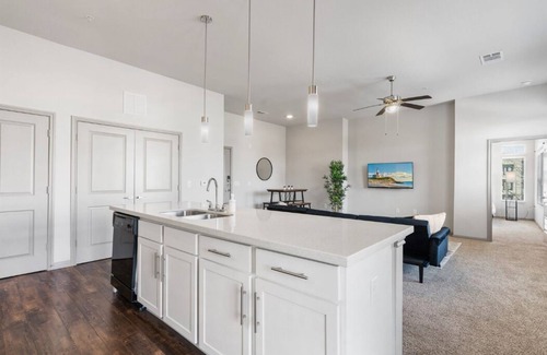 Montopolis Apartamento | Modern Austin 2BR 2B Unit with Pool,Parking & WiFi