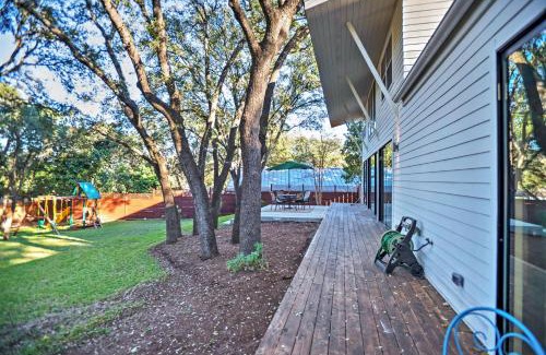 Barton Hills Casa | Modern Austin Home with Yard about 1 Mi from ACL!
