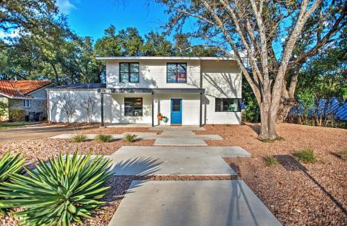 Barton Hills Casa | Modern Austin Home with Yard about 1 Mi from ACL!
