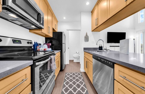 Hayward Casa | Cozy Home in Hayward Hills, close to San Francisco! Ocean 10 MINS AWAY by Car 🐳