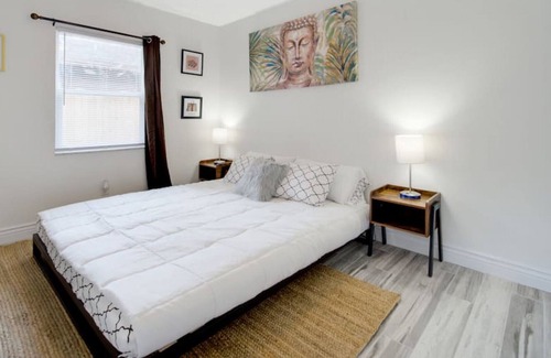 Ballast Point Apartamento | Modern Bayshore Home