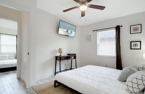 Ballast Point Apartamento | Modern Bayshore Home