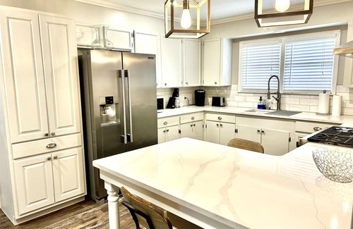 Bay Area Casa | Modern bayside beauty located in the heart of Corpus Christi, TX. Pet friendly!