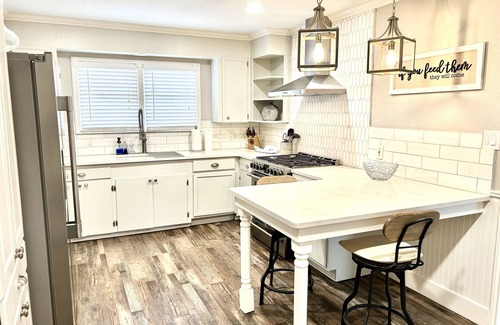 Bay Area Casa | Modern bayside beauty located in the heart of Corpus Christi, TX. Pet friendly!