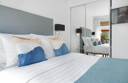 Nikki Beach Apartamento | Modern beach apartment Romana Playa in Marbella, Elviria