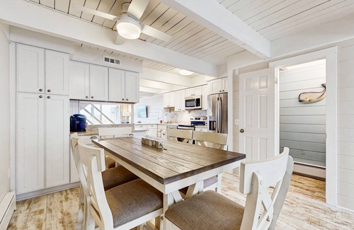 Midtown Ocean City Casa | Modern Beach Condo w/Private Washer/Dryer, Free WiFi, Central AC, & Balcony