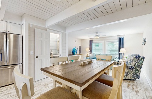 Midtown Ocean City Casa | Modern Beach Condo w/Private Washer/Dryer, Free WiFi, Central AC, & Balcony