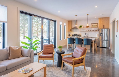 Brooklyn Casa | Modern Beach House | 90-Sec Walk to Pristine Beach