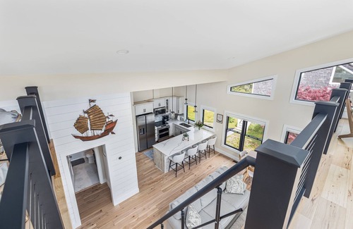 Misquamicut Casa | Modern Beach House Serenity