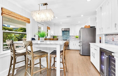 Wrightsville Beach Cabaña | Renovado nivel superior junto a la playa Cottage pasos del océano!