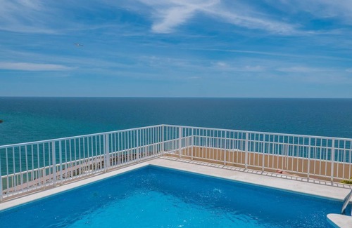 Marbella Seafront Promenade Apartamento | Modern Beachfront Apartment!