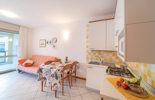 Bibione Lido del Sole Apartamento | Moderno apartamento vacacional en primera línea de playa con piscina