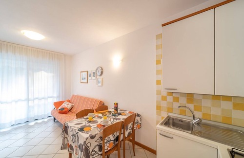 Bibione Lido del Sole Apartamento | Moderno apartamento vacacional en primera línea de playa con piscina