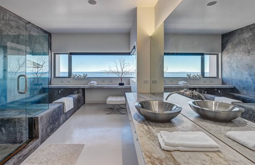 Mussel Shoals Casa | Modern beachfront stunner with amazing view, pool, pool spa, & fireplaces