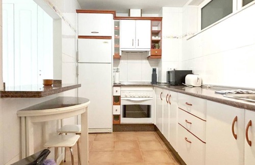 Estepona Apartamento | Apartamento moderno junto a la playa con piscina, Junto a la playa a poca distancia del puerto