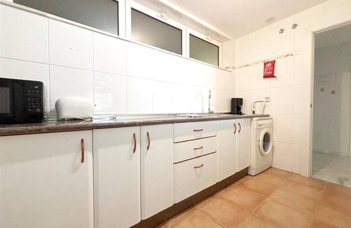 Estepona Apartamento | Apartamento moderno junto a la playa con piscina, Junto a la playa a poca distancia del puerto