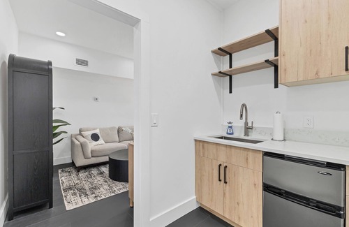 Davis Islands Casa | Modern beautiful home steps to Bayshore & Downtown