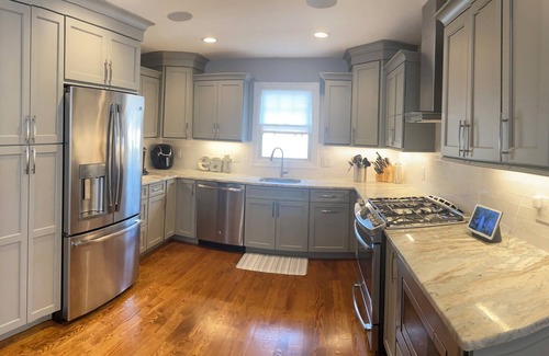 Elmwood Park Apartamento | Modern Beauty - 3 BR/ 2 BA Apt. - 10 miles to NYC. Natural Gas Grill & Fire Pit