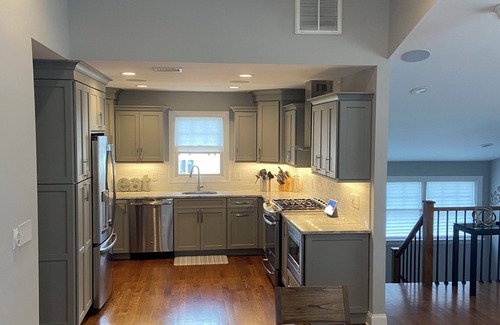 Elmwood Park Apartamento | Modern Beauty - 3 BR/ 2 BA Apt. - 10 miles to NYC. Natural Gas Grill & Fire Pit