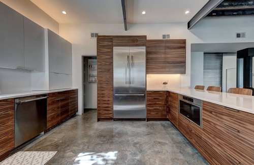Bellaire Casa | Modern Bellaire Home with Expansive Courtyard