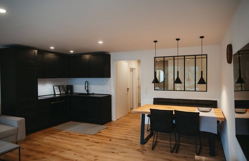 St. Blasien Apartamento | Modern Black Forest loft with mountain views - ski lift, bathing lake & thermal spa