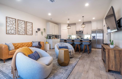 Boerne Casa | Modern Boerne Rental. 2 Master Suites + 2 Remote Workstations. Near Main Street!