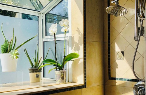 Goleta Apartamento | Modern BOHO Chic Getaway in the Goodland!! 2.6 miles to UCSB 10mins to downtown