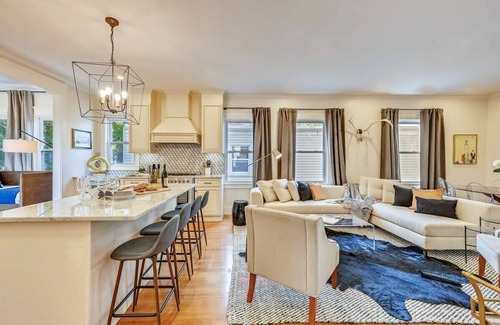 Forest Hills - Woodbourne Condominio | Modern Boston Condo | near T