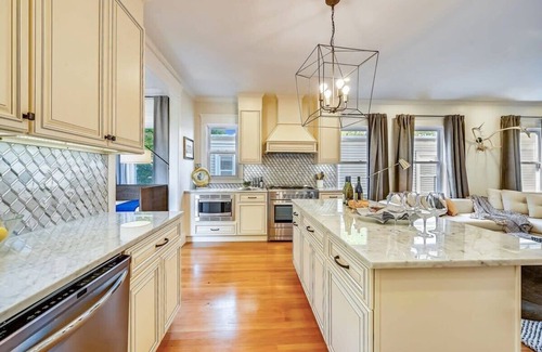 Forest Hills - Woodbourne Condominio | Modern Boston Condo | near T