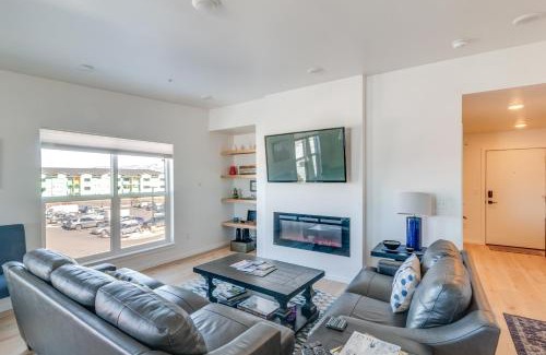 Bozeman Apartamento | Modern Bozeman Condo with Balcony and Mountain Views!