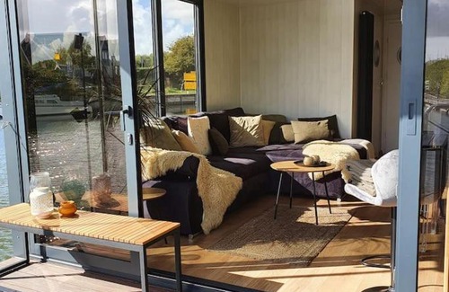 Monnickendam Alquiler De Eote | Modern, brand new houseboat near Amsterdam