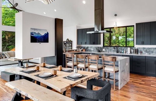 Laurel Park Casa | Modern Brand-New Mountain chalet. Hot tub and stunning views. Pet friendly!
