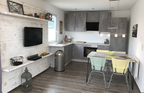 Onderdijk Casa | Modern, bright vacation home with lots of sun and its own jetty