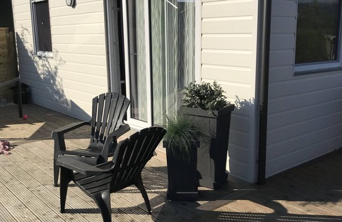 Onderdijk Casa | Modern, bright vacation home with lots of sun and its own jetty