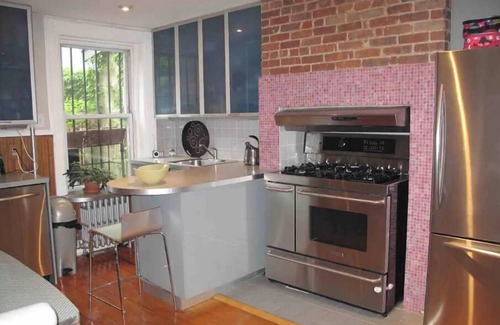 Bedford-Stuyvesant Casa | Modern Brownstone, Steps to Subway