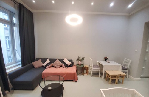 Inner City Budapest Apartamento | Modern Budapest Heartbeat: Your Vibrant Oasis
