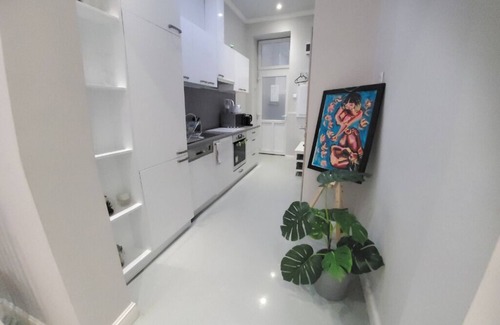 Inner City Budapest Apartamento | Modern Budapest Heartbeat: Your Vibrant Oasis