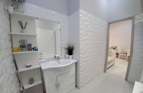 Inner City Budapest Apartamento | Modern Budapest Heartbeat: Your Vibrant Oasis