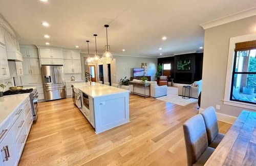 Greensboro Casa | Modern Bungalow 3 beds 3 baths