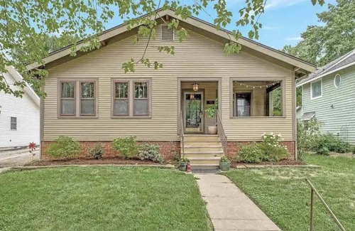 Champaign Casa | Modern Bungalow: spacious 3BR home near downtown Champaign & campus