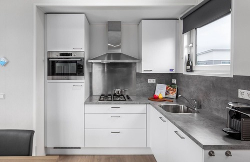 Breskens Chalet De Esquí | Modern bungalow with dishwasher, beach at 500 m.