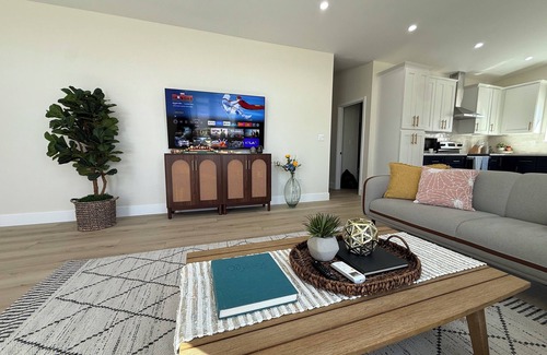 Mission Hills Casa | Modern Butterfly Roof 3 Bedroom 2 Bathroom - Huge Master - Pet Welcome!