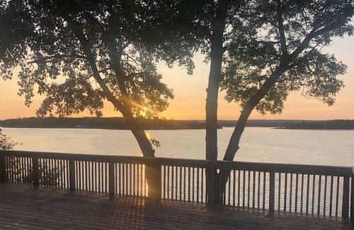 Bottineau Cabina | Modern Cabin on Lake Metigoshe