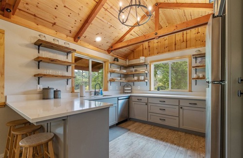 Springville Casa | Modern Cabin on Private Lake: Gateway to the Sequoias