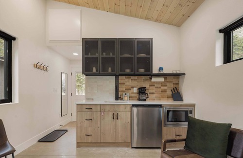 Grant Cabina | Modern Cabin Studio, Peaceful Nature Retreat