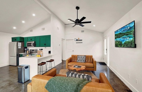 Wimberley Casa | Modern Cabin Trio
