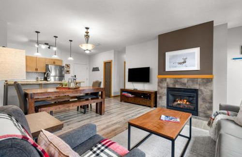 Canmore Apartamento | Modern Cabin Vibes with pool at The Lodges